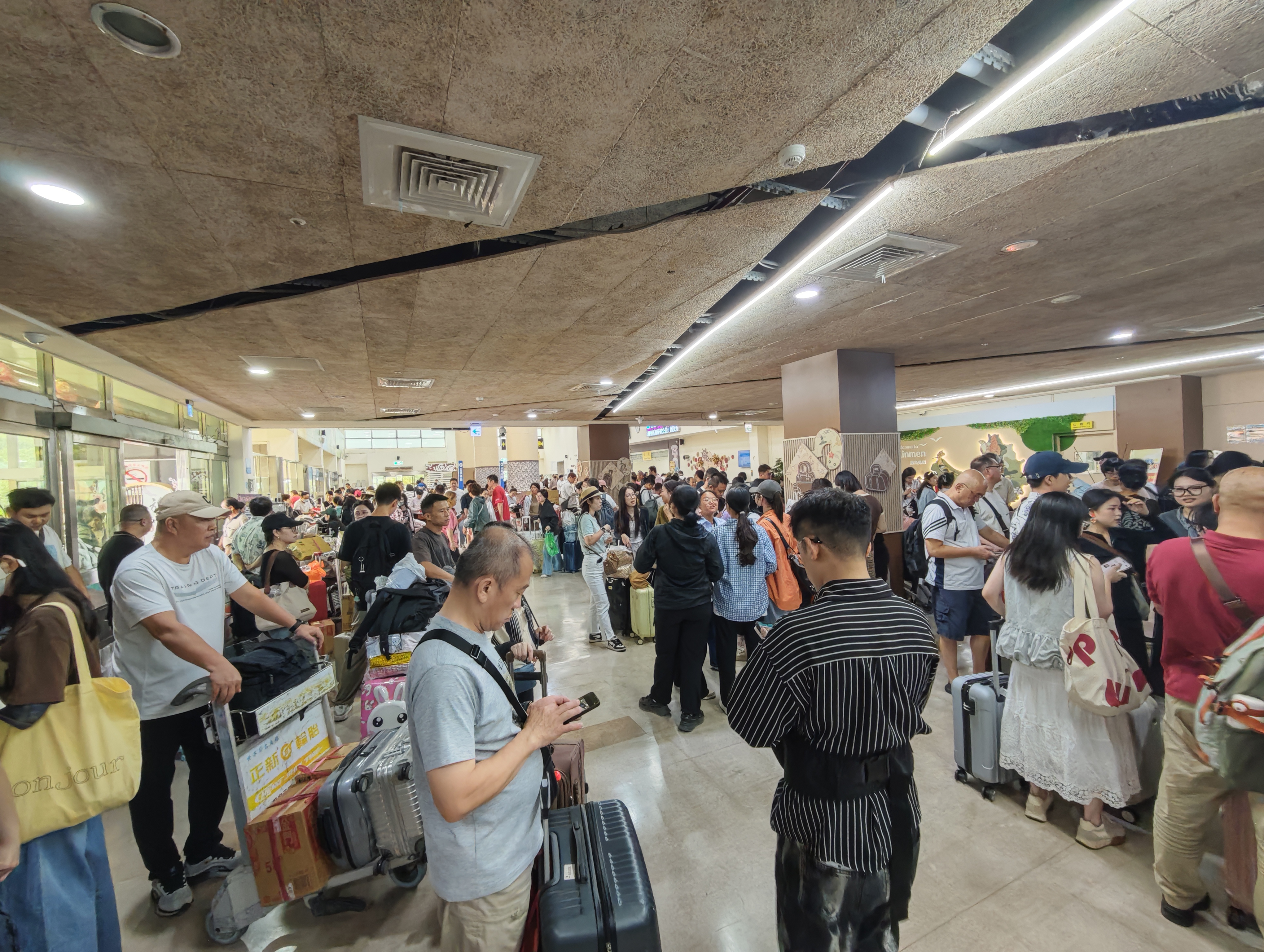 Crowds at Kinmen’s Shuitou Pier